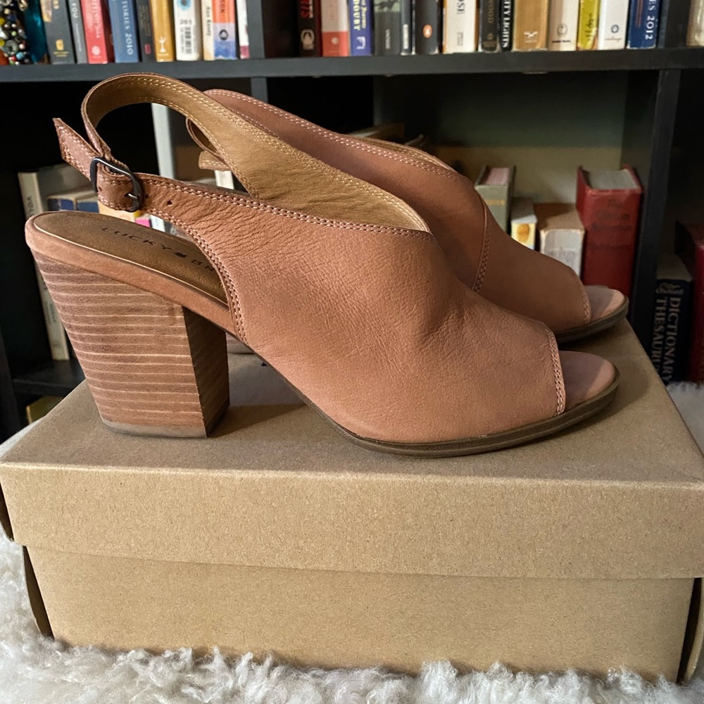 Lucky Brand Nude Slingback Sandals